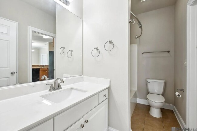 Building Photo - 3 Bedroom near LSU available NOW