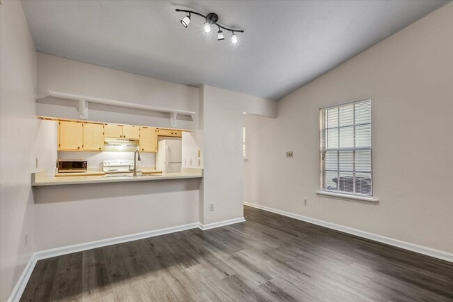 Building Photo - 1901 Gina Dr