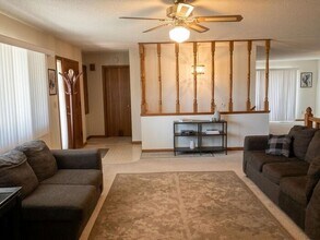 Building Photo - Lovely & Spacious 3 Bedroom, 2.5 Bath Home Ranch-Style Home with 2 car Attached Garage in SE Love...