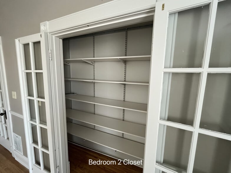 Building Photo - 1112 E Walnut St