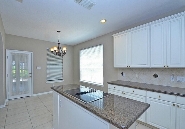 Building Photo - 523 Crestridge Dr