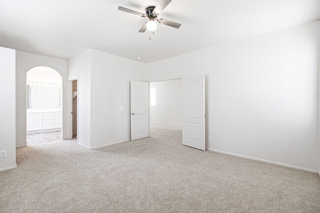 Building Photo - 10630 Lessona St