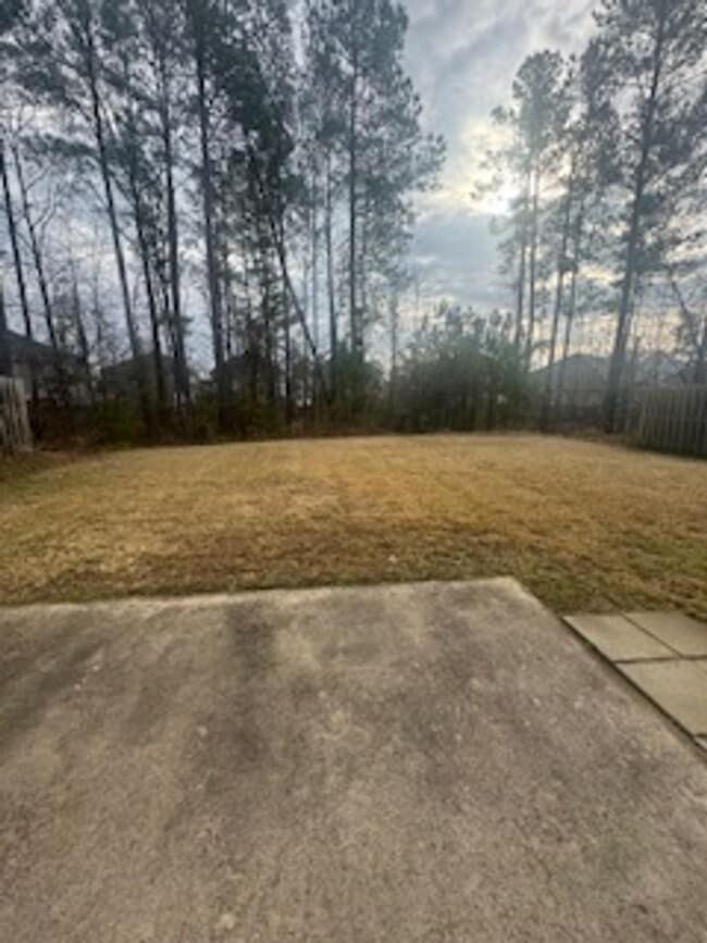 Building Photo - Available Now! Beautiful 3-Bedroom Home in Canterbury Farms