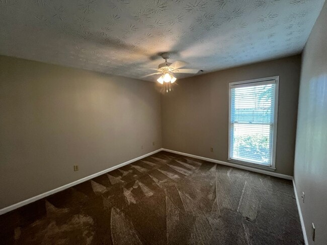 Building Photo - Blending Relaxation & Sophistication to Cr...