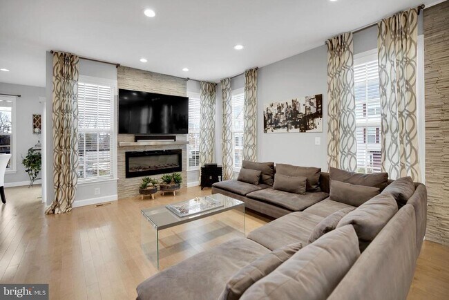 Building Photo - 42598 Chisholm Dr