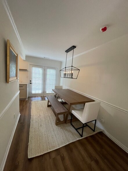 Building Photo - 3751 Jamestown Cir