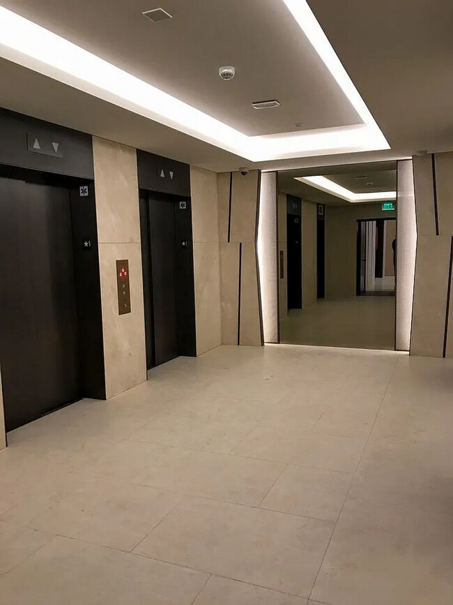 Building Photo - Luxury Executive Condo for Rent - DTLA