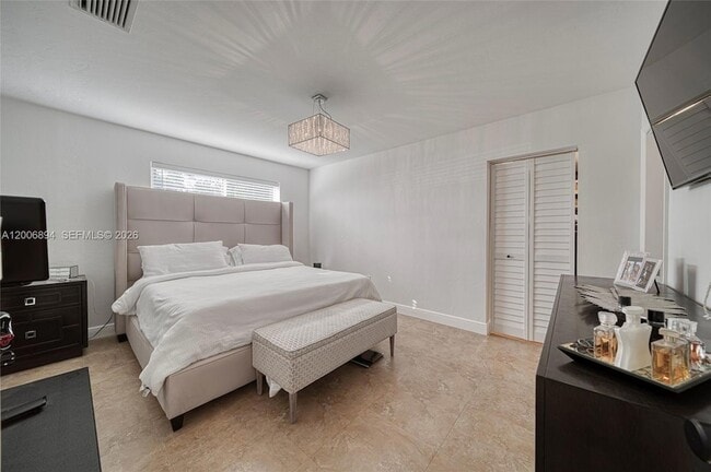 Building Photo - 10600 SW 80th Ct