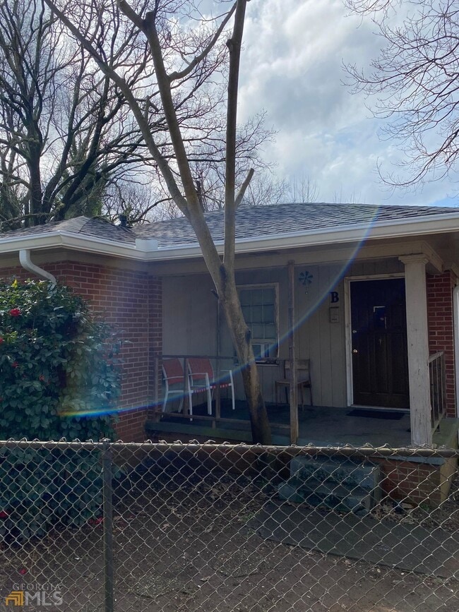 Building Photo - 1052 Birch St SW