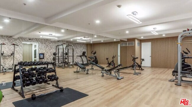 Building Photo - 7076 Hawthorn Ave