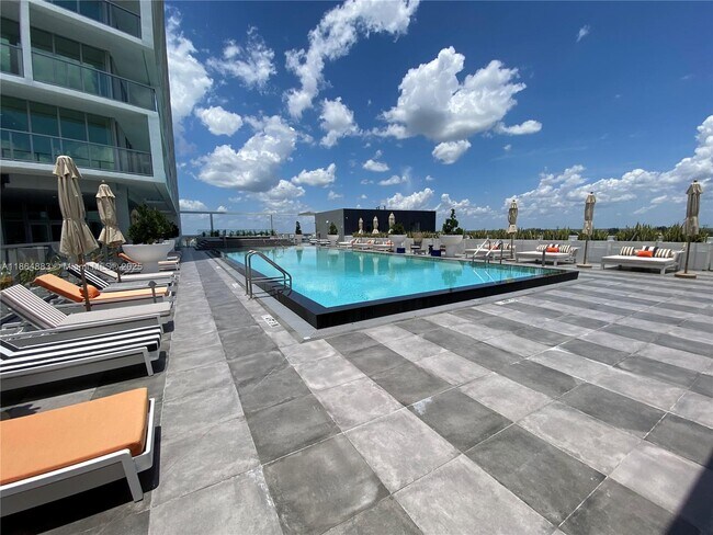 Building Photo - 2000 Metropica Wy