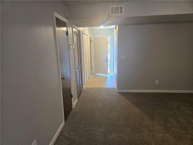 Building Photo - 2523 Sweetridge Ct