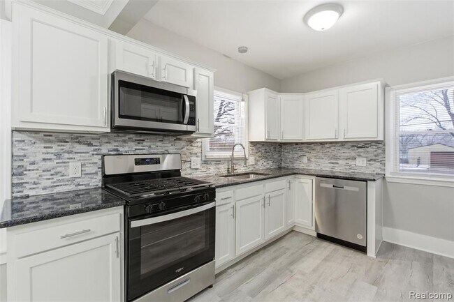 Building Photo - 6433 Globe St