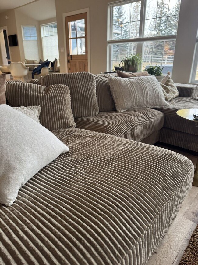 Building Photo - Winter Getaway: Large, Cozy Mountain Modern Home