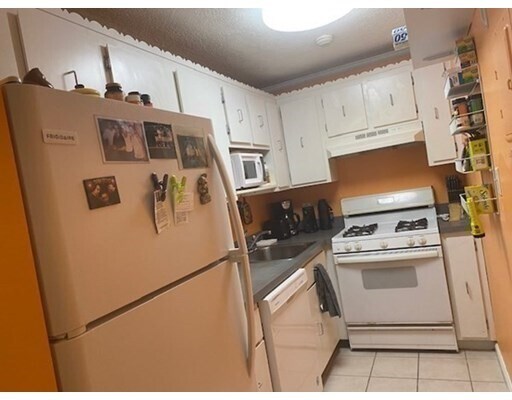 Building Photo - 10 Kenmar Dr