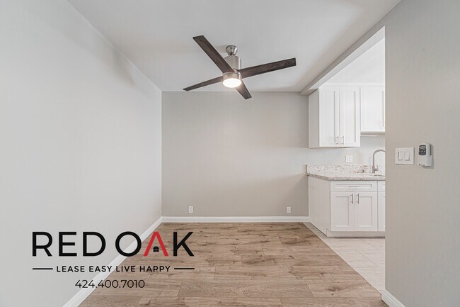 Building Photo - 819 N Edinburgh Ave