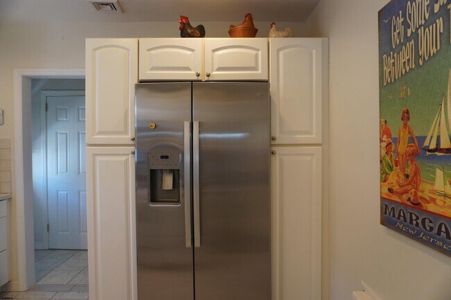 Building Photo - 205 N Essex Ave