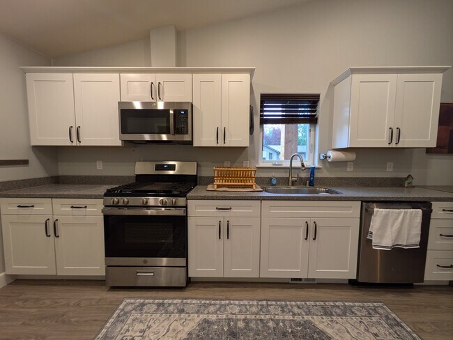 Kitchen - 8246 Rovenna St