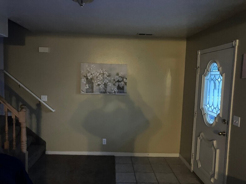Building Photo - 386 E 1530 N