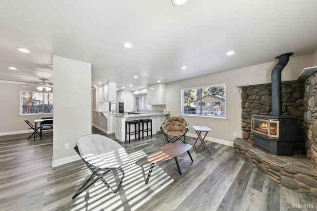 Building Photo - 2543 Knox Ave