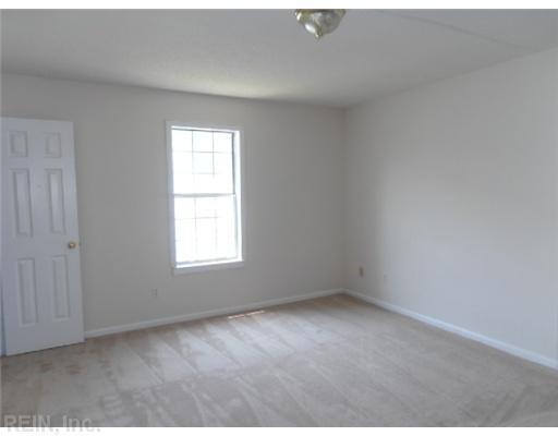 Building Photo - 3640 Robin Hood Rd