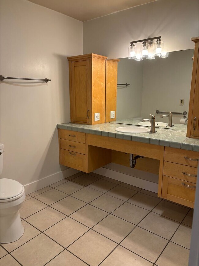 Building Photo - MOVE IN SPECIAL!!!! Charming 3 bedroom 2 bath home Sebastopol!!