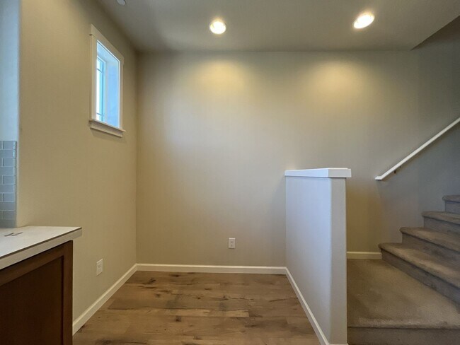 Building Photo - Modern Bull Mountain Townhome with Two Private Suites, Clubhouse, Pool, Fitness Center & Modern F...