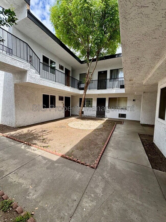 Building Photo - 10635 Sherman Grove Ave