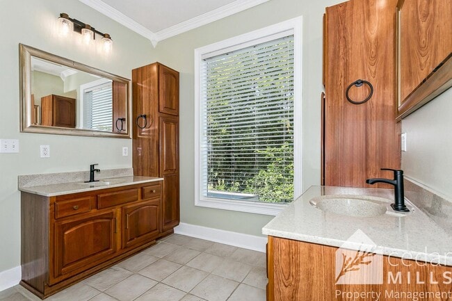 Building Photo - EXTRAORDINARY historic rental opportunity ...