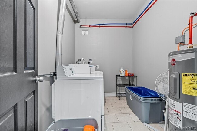 Building Photo - 2114 Seneca St