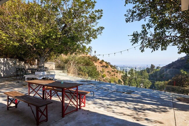 Building Photo - 2200 Outpost Dr