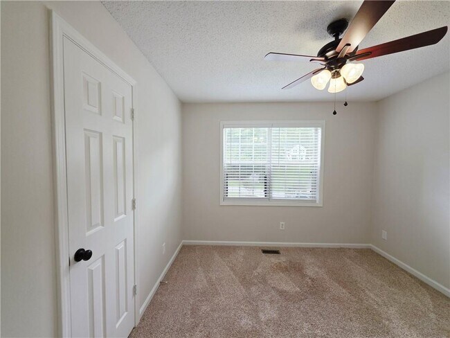 Building Photo - 570 Remington Ln