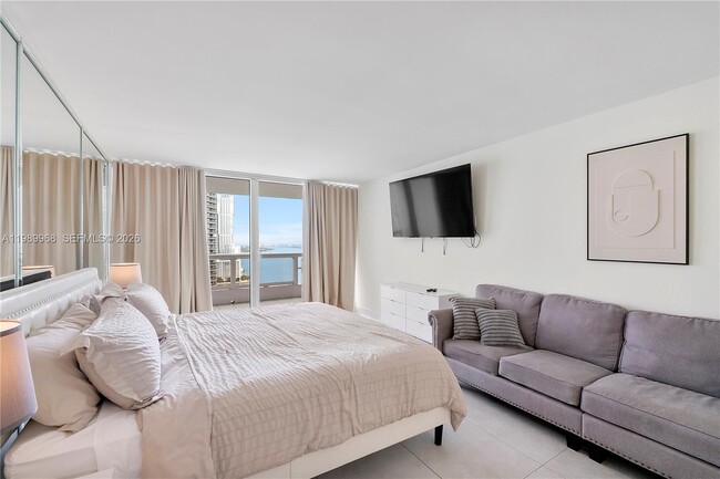 Building Photo - 1717 N Bayshore Dr