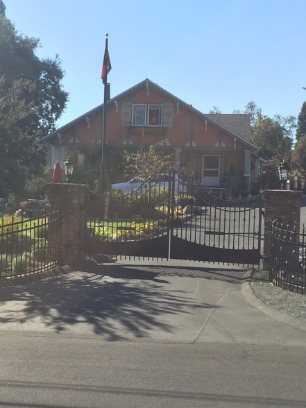 Building Photo - 199 Saranap Ave