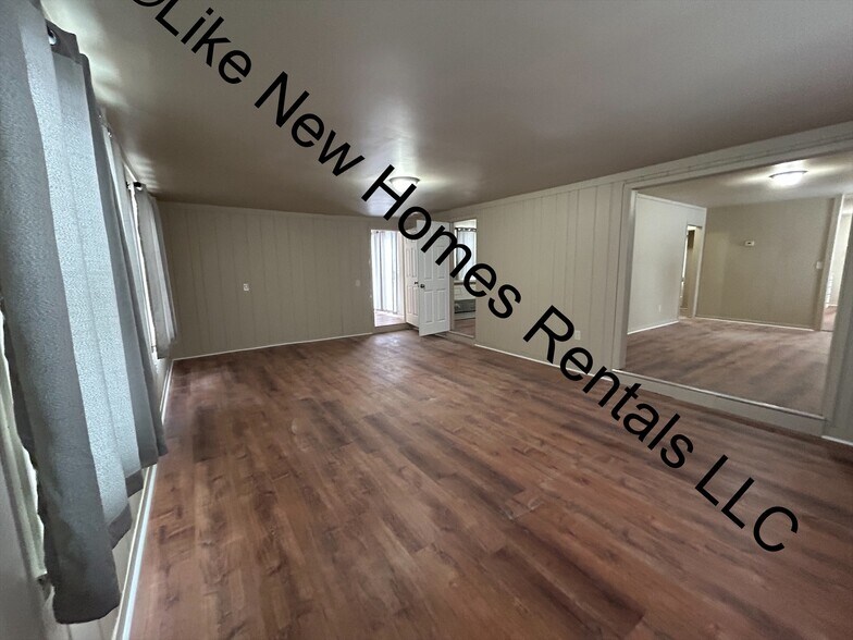 Building Photo - 4042 Otto St