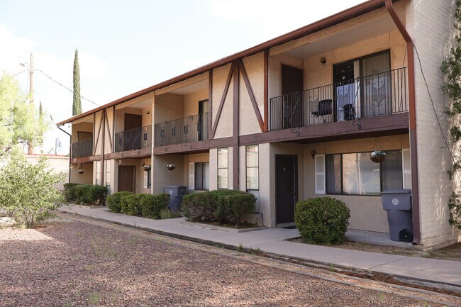 Building Photo - 797 W Mesa Verde Dr