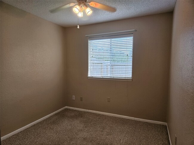 Building Photo - 2822 Chimneystone Cir