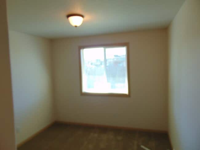 Building Photo - Enjoy Easy Living in Cascade Park with a Private Fenced Backyard