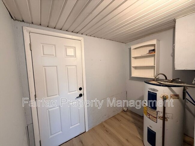 Building Photo - 307 Oneida St