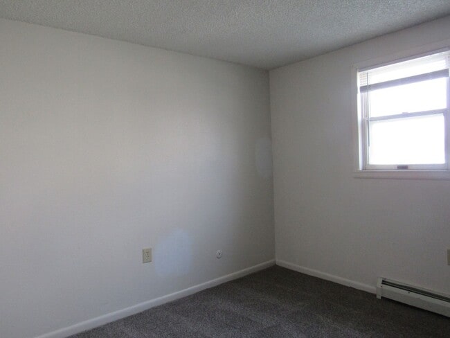 Building Photo - Affordable 2 Bedroom Apartment