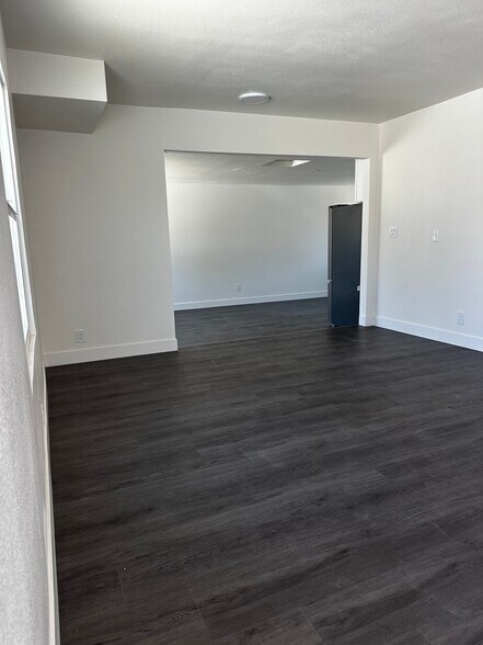 Building Photo - 1705 N Sierra Way
