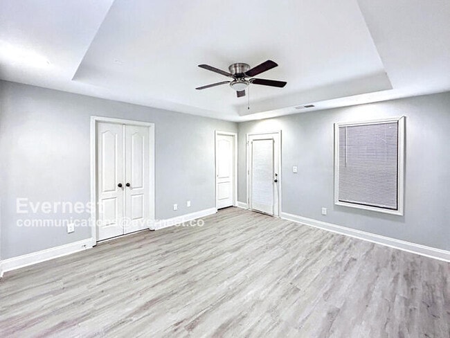 Building Photo - 1305 Sweetbriar Cir