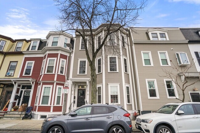 Building Photo - 703 E 4th St