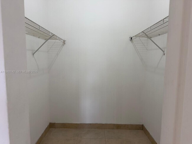 Building Photo - 680 Cypress Club Way