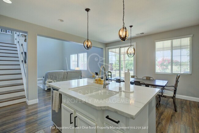 Building Photo - Lincoln Crossing, 4 bedroom 2.5 bath