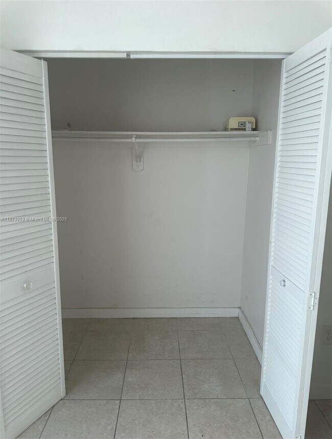 Building Photo - 985 SW 5th St