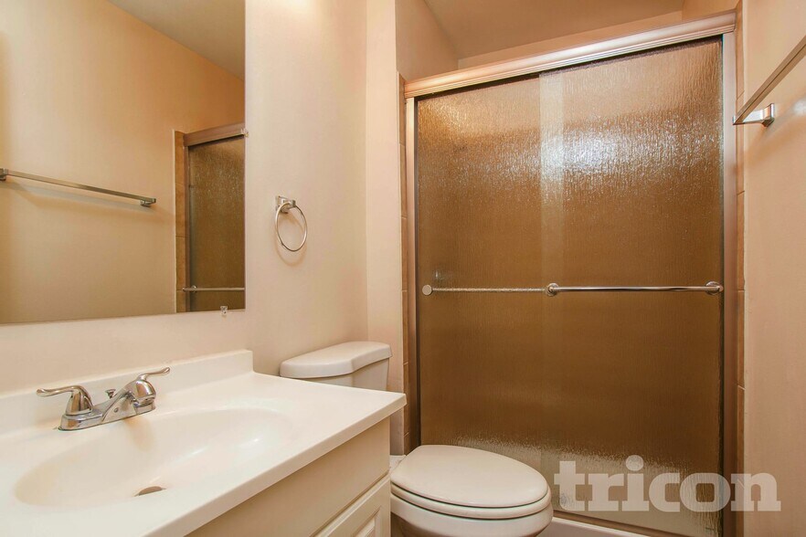 Building Photo - 8610 Pine Shores Dr
