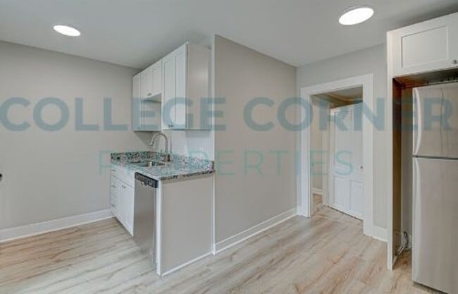 Building Photo - 639 S Poplar St