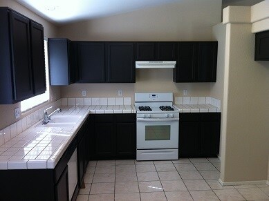 Building Photo - 4 bed 2 bath hm located in The Seasons SW ...