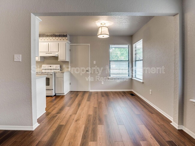 Building Photo - 1710 Hillcrest Dr